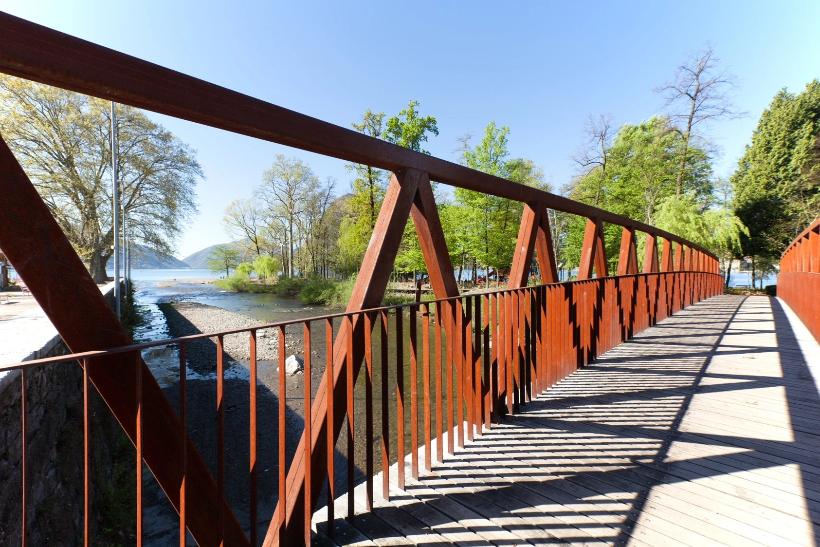 เหล็กกล้าสำหรับโครงสร้างต้านทานการกัดกร่อน