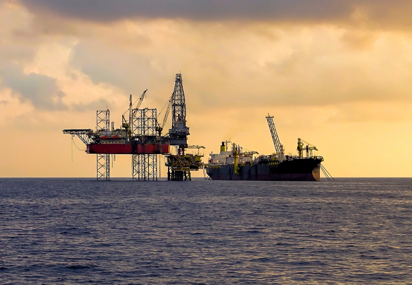 แท่นลอยหรือเรือผลิตและกักเก็บปิโตรเลียม