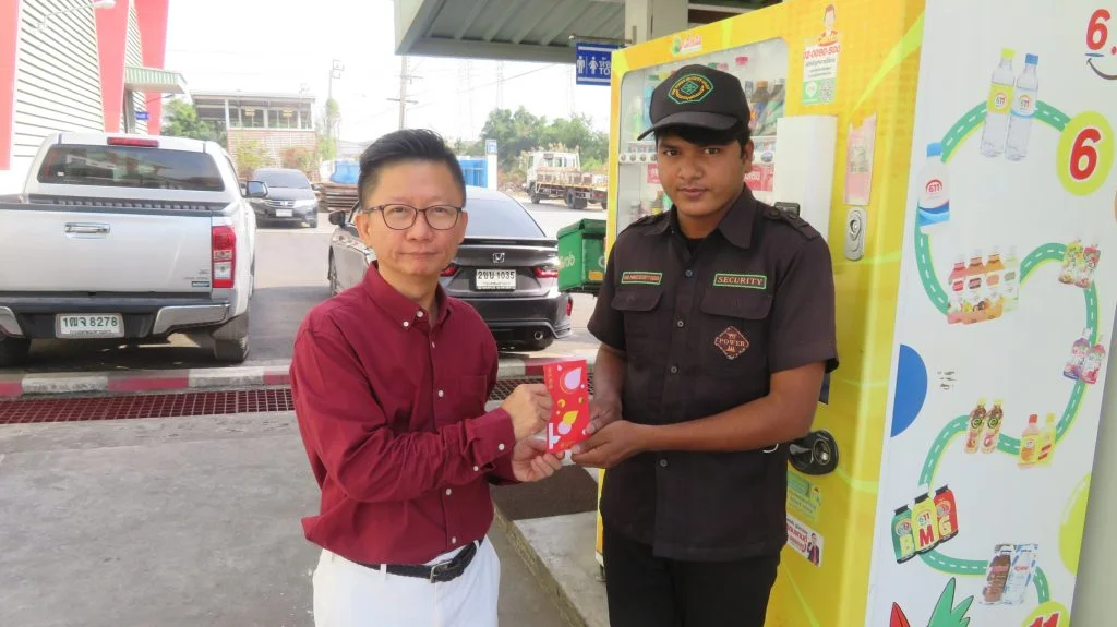 คุณยิ่งแจกซองตรุษจีน รปภ.-2