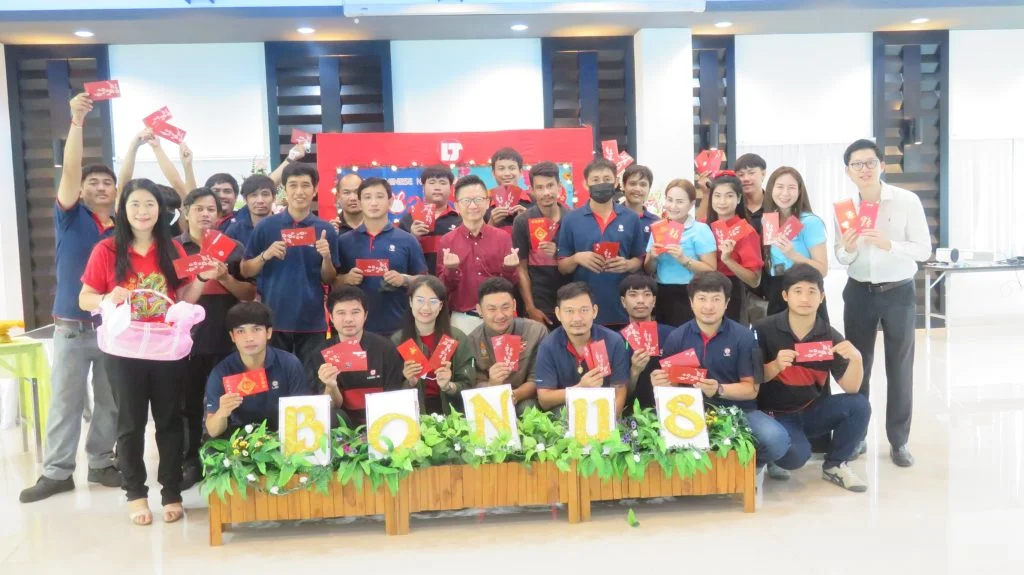 ชาวลีอองจินรับซองตรุษจีน-1