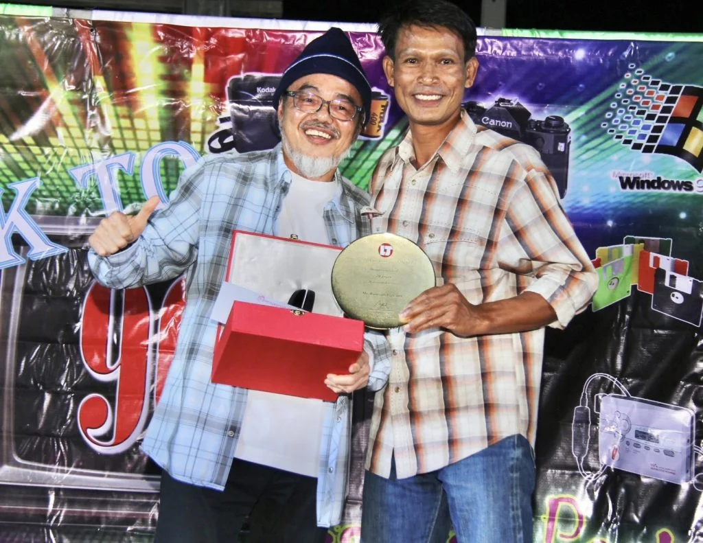 รับโล่ทองอายุงานครบ 20 ปี